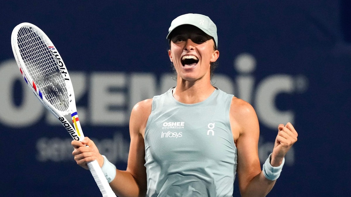 Iga Swiateková oslavuje postup do finále na turnaji WTA v Toronte 2026.