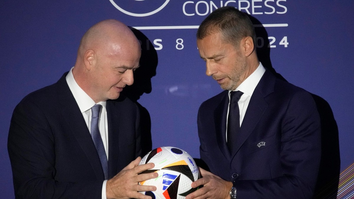 Aleksander Čeferin (vpravo) a Gianni Infantino.