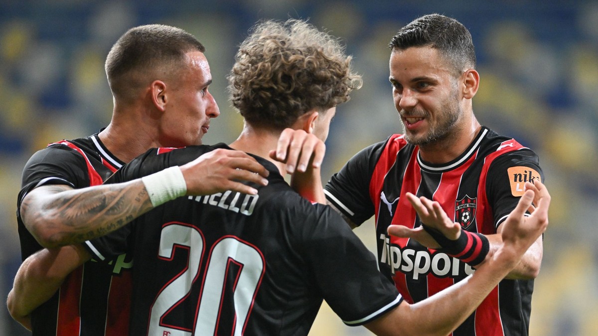 Radosť hráčov Trnavy po strelení gólu počas zápasu 9. kola Niké ligy medzi FC DAC 1904 Dunajská Streda a FC Spartak Trnava.