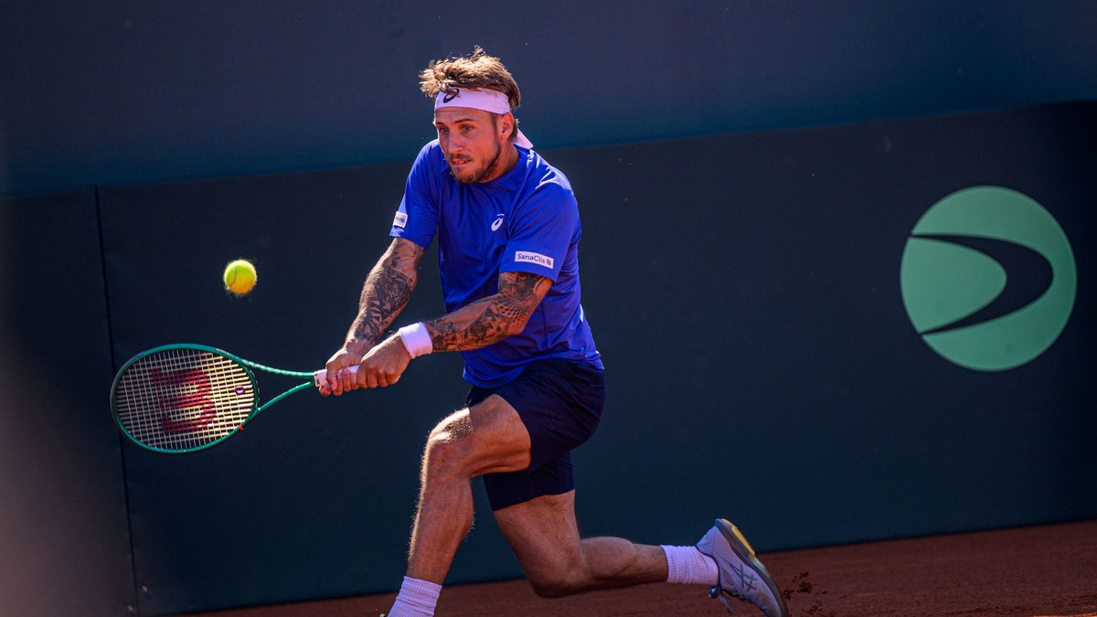 Alex Molčan - Stefanos Tsitsipas: ONLINE prenos zo zápasu Slovensko - Grécko v Davis Cupe 2026.