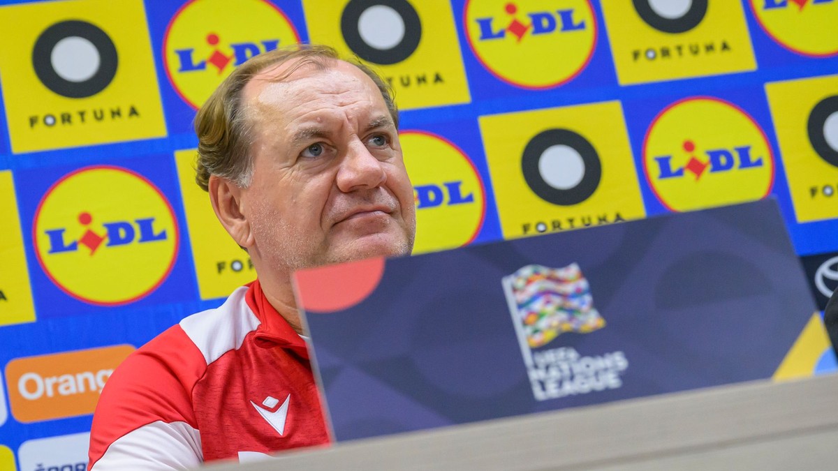 Tréner slovenskej futbalovej reprezentácie Vladimír Weiss st. počas tlačovej konferencie pred sobotným zápasom C-divízie Ligy národov Slovensko - Moldavsko.