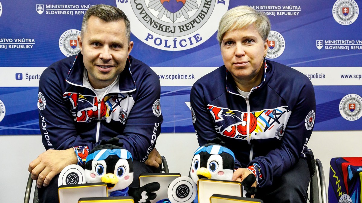 Na snímke zľava slovenský parastrelci Radoslav Malenovský a Veronika Vadovičová.