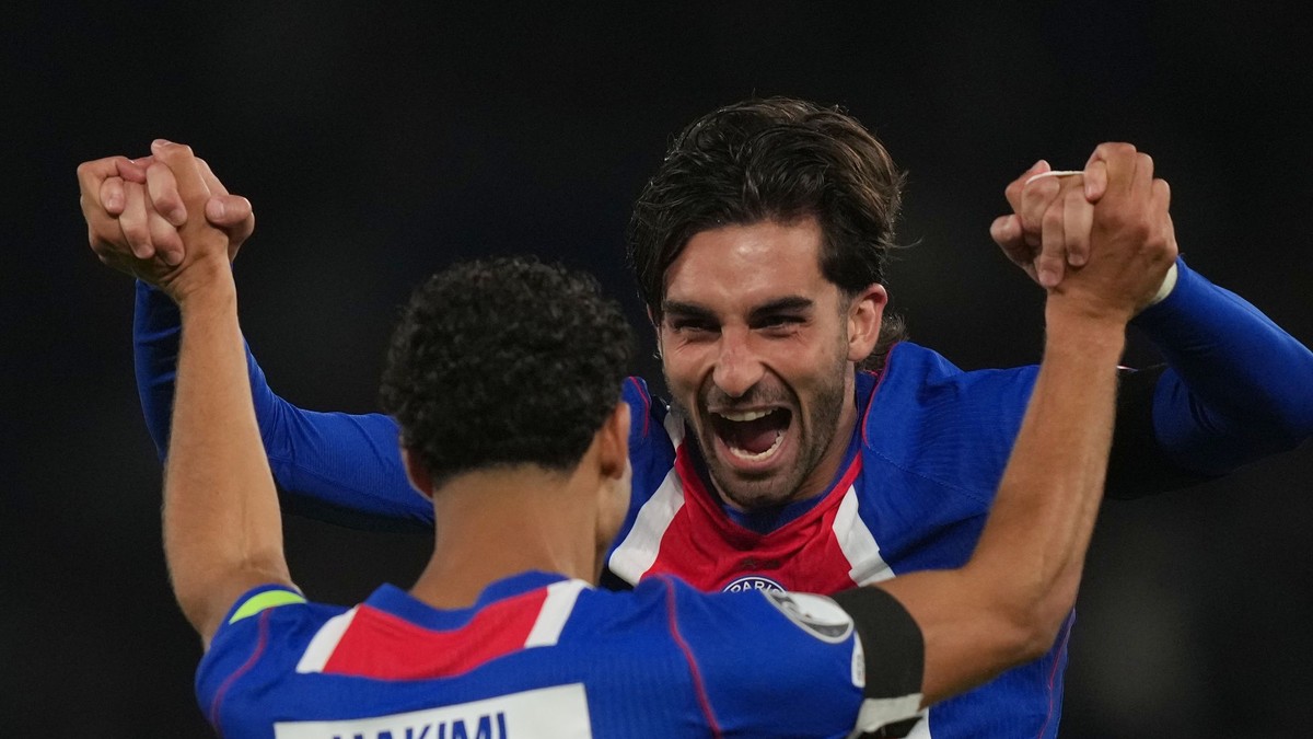 Ferran Torres oslavuje gól.