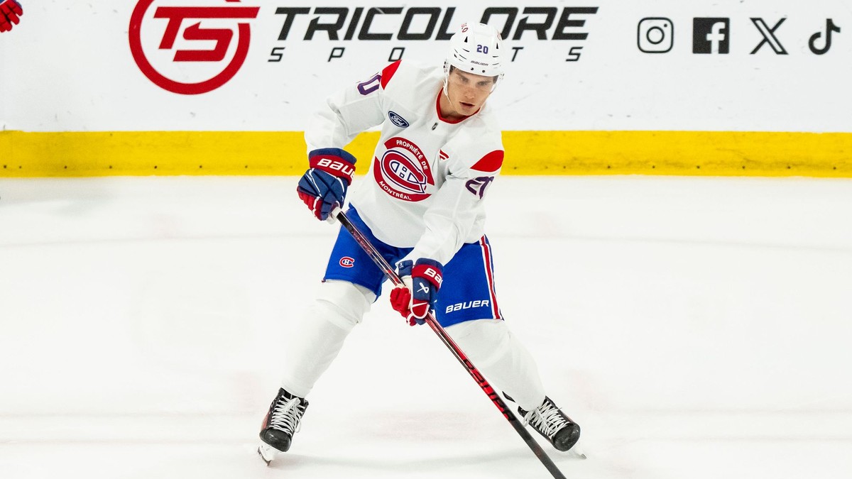 Na snímke slovenský hokejista v drese Montrealu Canadiens Juraj Sláfkovský počas tréningu v kanadskom meste Brossard.
