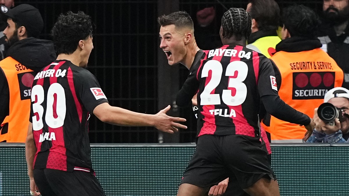 V strede Patrik Schick oslavuje gól.