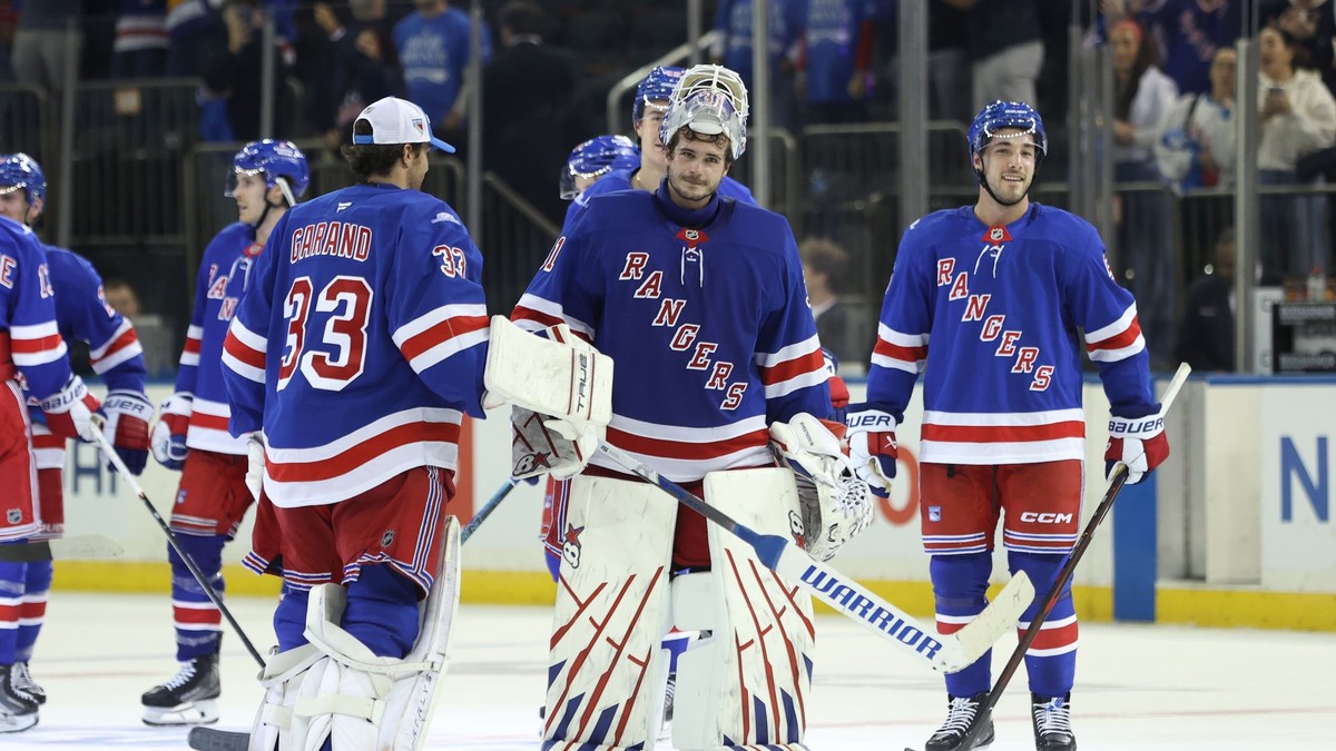 Brankár Igor Šesťorkin v drese New Yorku Rangers.