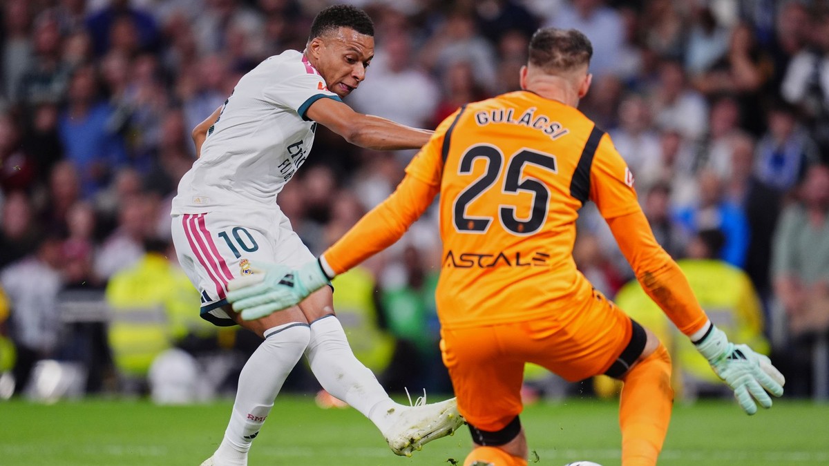Brankár Villarrealu Peter Gulacsi v zápase proti Realu Madrid.