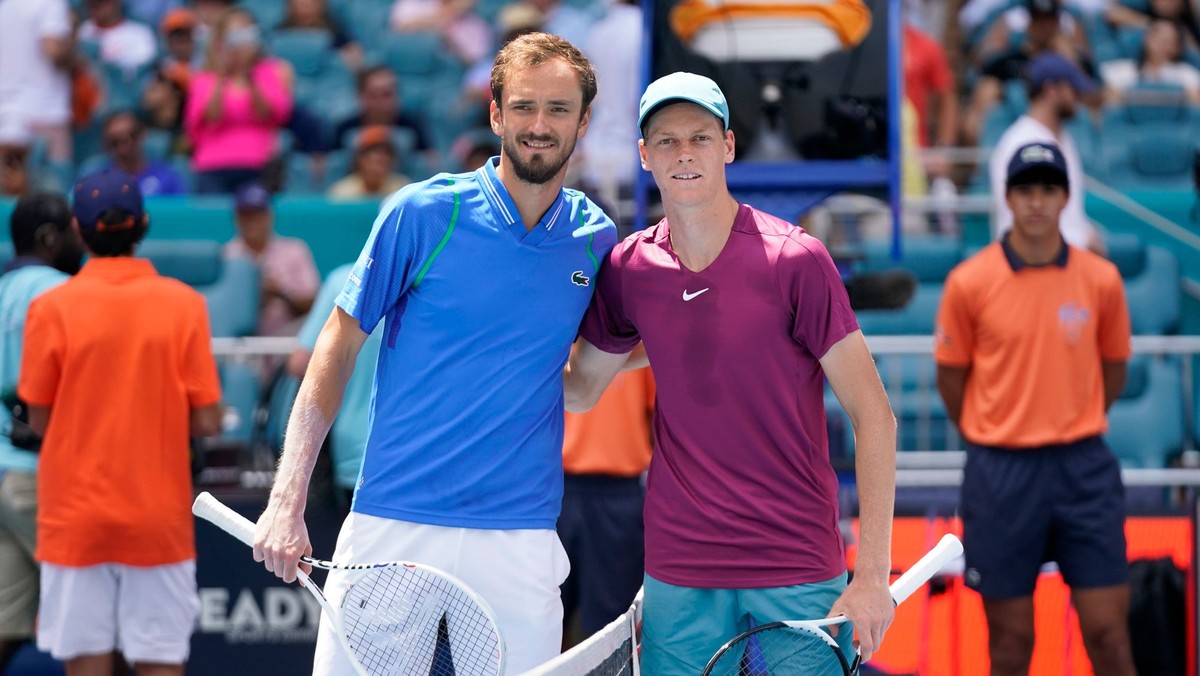 Daniil Medvedev a Jannik Sinner vo finále turnaja ATP Miami 2023.