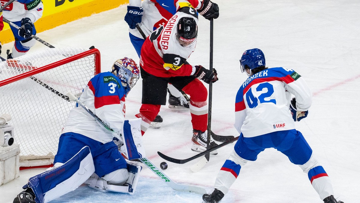 Fotka zo zápasu Slovensko - Rakúsko na MS v hokeji 2025.