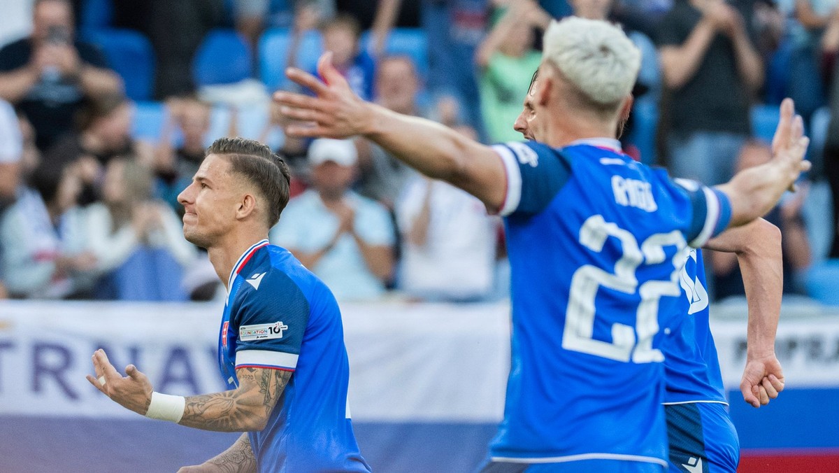 Slovenskí futbalisti Tomáš Suslov (vľavo) a Tomáš Rigo.