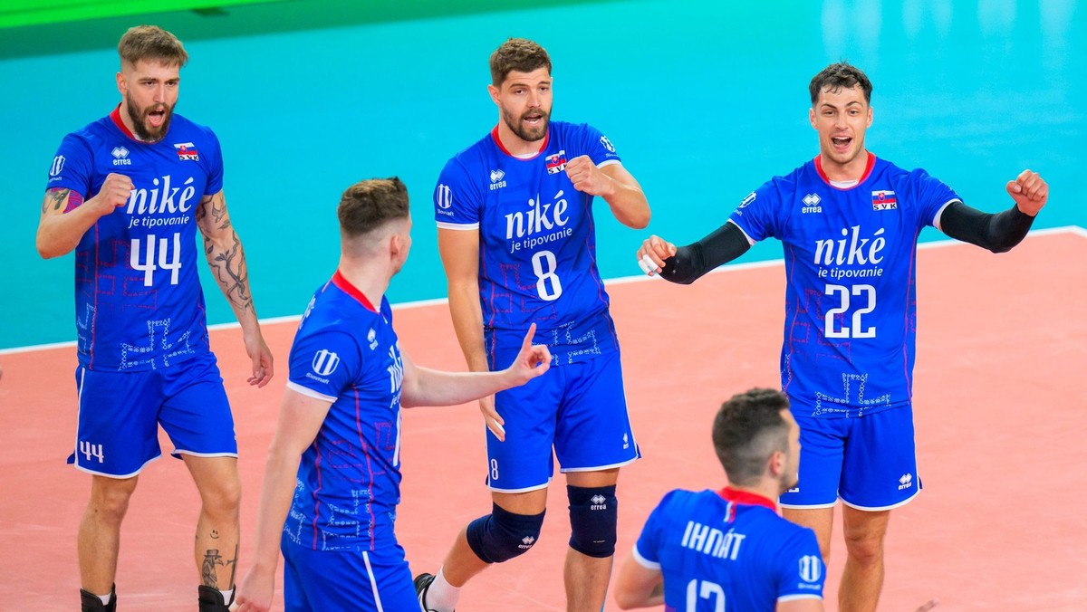 Slovenskí volejbalisti v zápase Zlatej Európskej ligy v Bratislave.