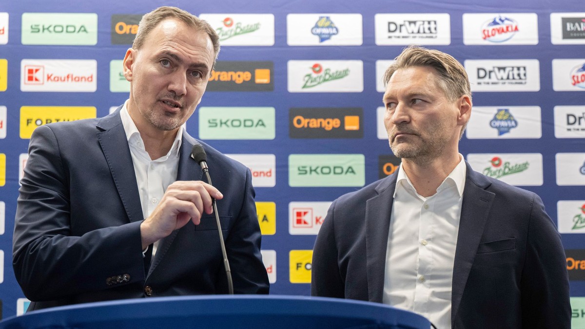 Zľava prezident SZĽH Miroslav Šatan a tréner slovenských hokeistov Vladimír Országh.