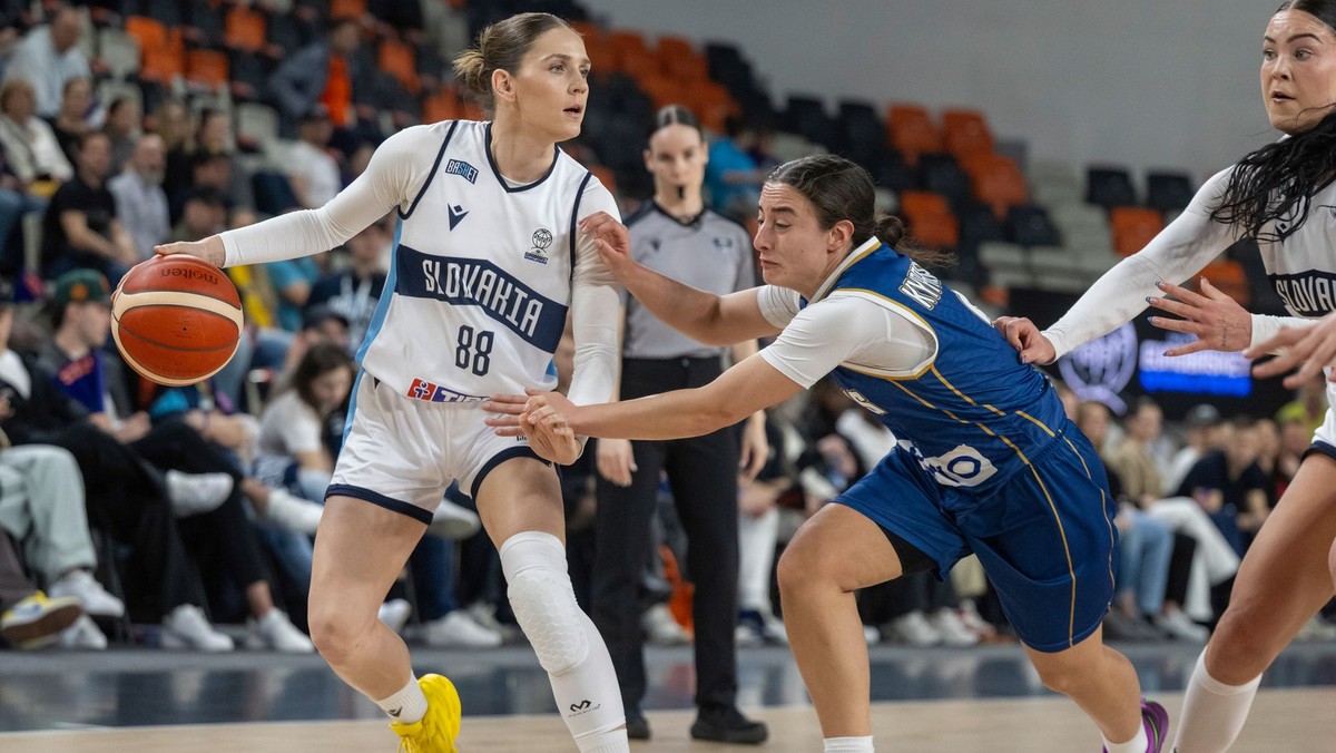 Natália Martišková (Slovensko) a Ioanna Kiprianouová (Cyprus) v kvalifikačnom zápase na ME 2027 v C - skupine.