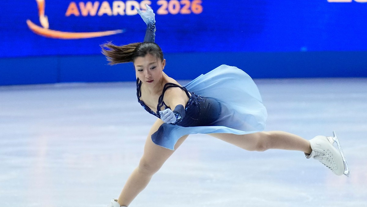 Kaori Sakamotová z Japonska počas krátkeho programu žien na MS v Prahe.
