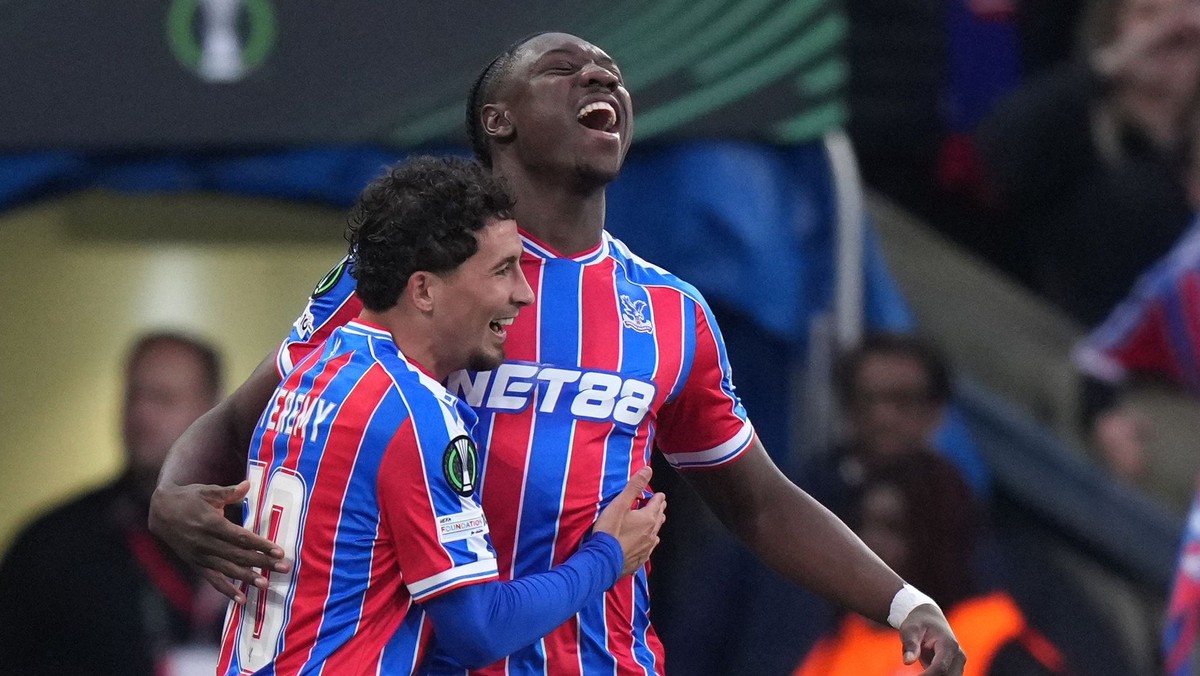 Futbalisti Crystal Palace oslavujú gól.