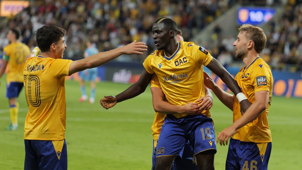 Na snímke druhý vpravo hráč Alioune Sylla (DAC) sa teší z gólu so spoluhráčmi počas zápasu 7. kola futbalovej Niké ligy FC DAC 1904 Dunajská Streda - ŠK Slovan Bratislava.