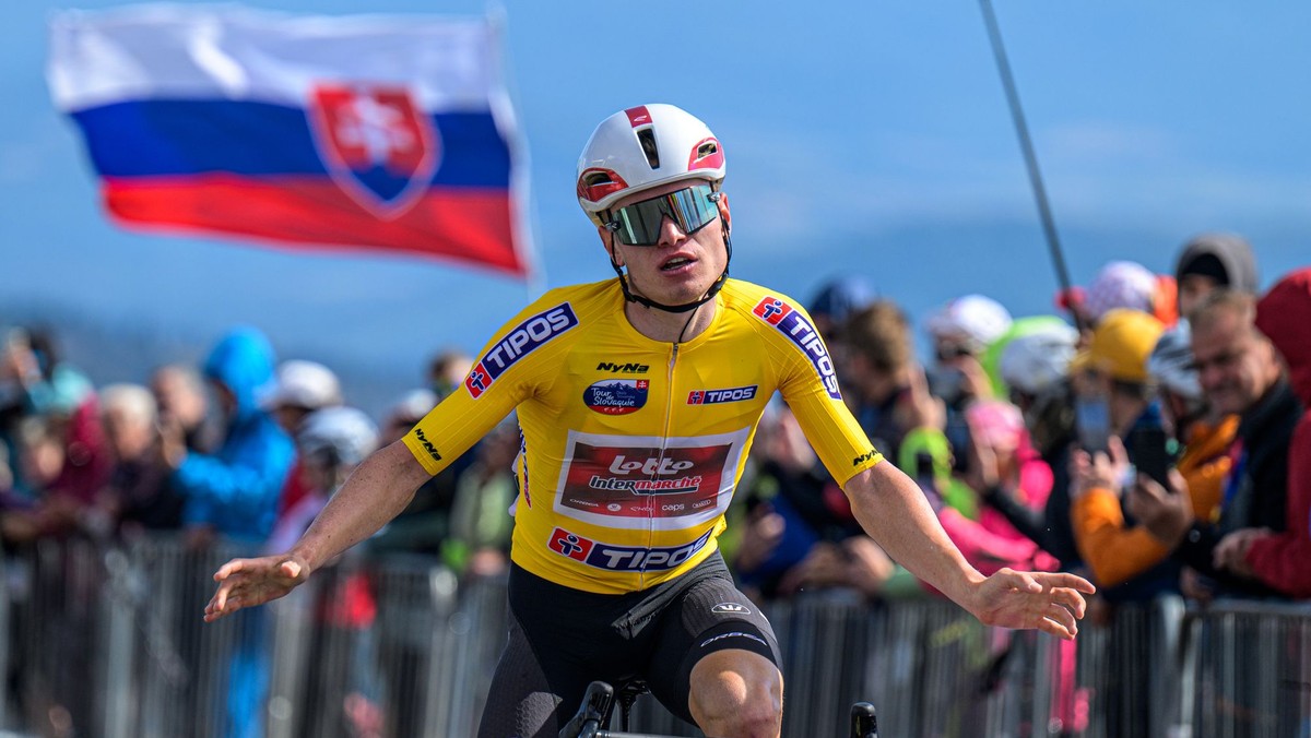 Belgičan Lennert Van Eetvelt z tímu  Lotto Intermarche víťazí v záverečnej 5. etape cyklistických pretekov Okolo Slovenska.