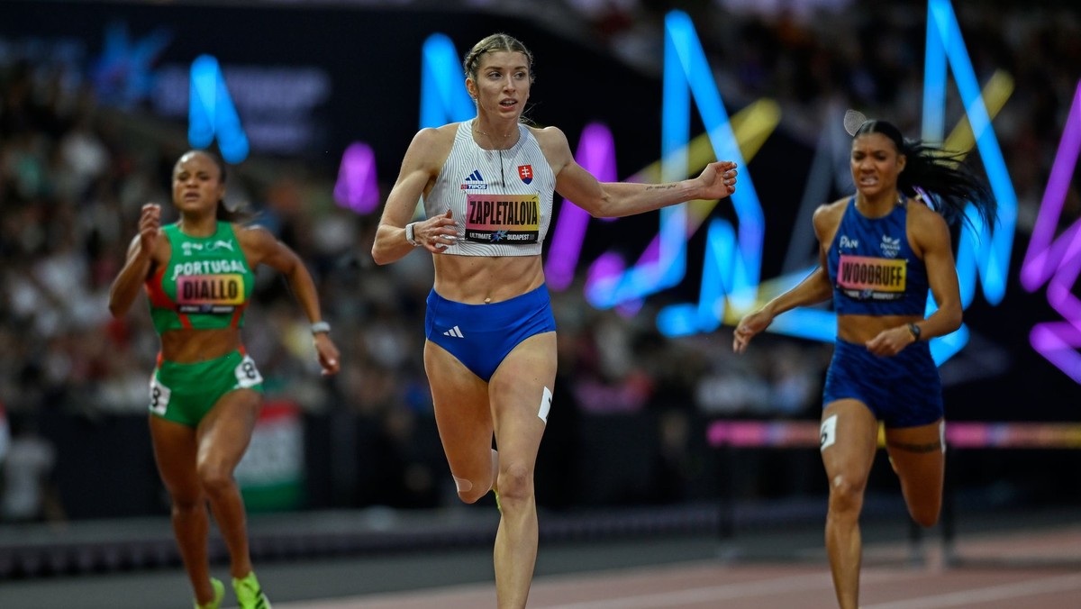 Emma Zapletalová v behu na 400 m cez prekážky na Ultimatívnych MS v atletike.