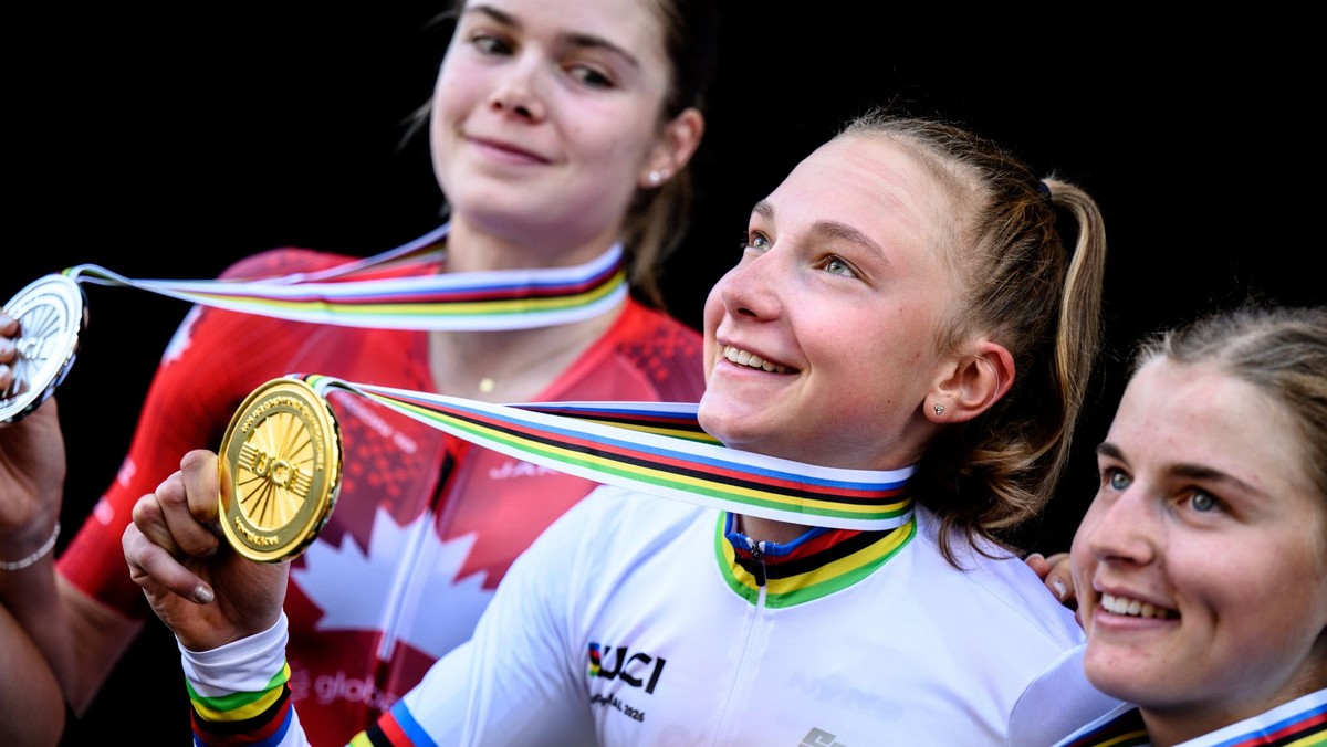 Slovenská cyklistka Viktória Chladoňová oslavuje zlato v pretekoch do 23 rokov na MS 2026.