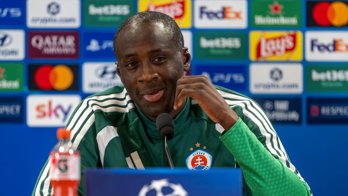 Tréner ŠK Slovan Bratislava Yaya Touré. 
