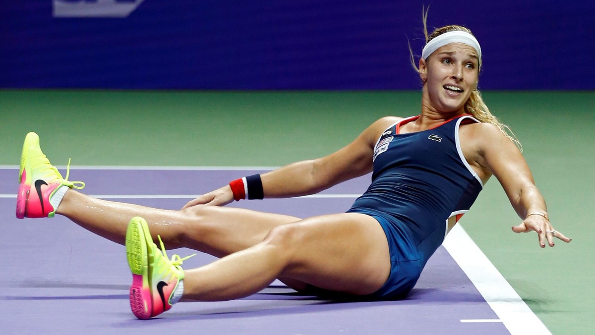 Dominika Cibulková sa teší po premenenom mečbale na Turnaji majsteriek 2016.