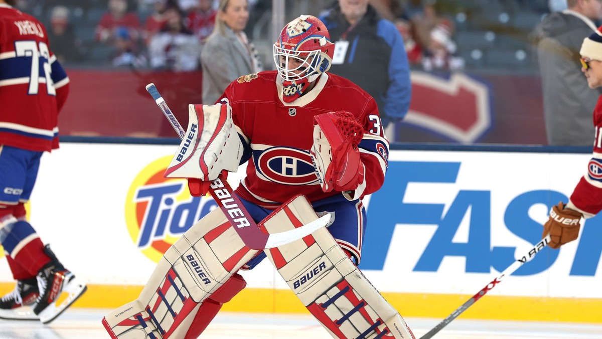 Brankár Montrealu Canadiens Jacob Fowler počas Heritage Classic proti Winnipegu.