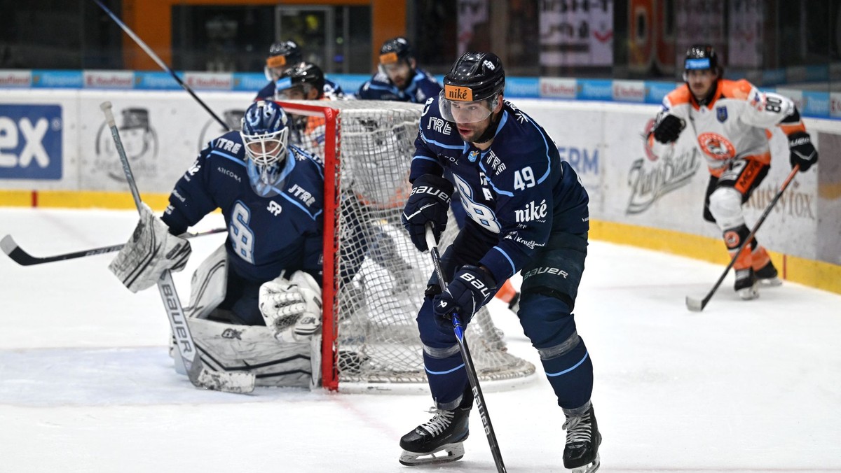 Samuel Buček (Slovan) v zápase HK Dukla Michalovce - HC Slovan Bratislava.