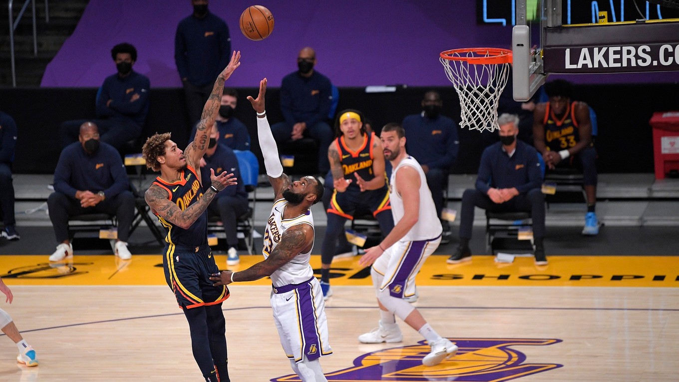 Momentka zo zápasu LA Lakers - Golden State.