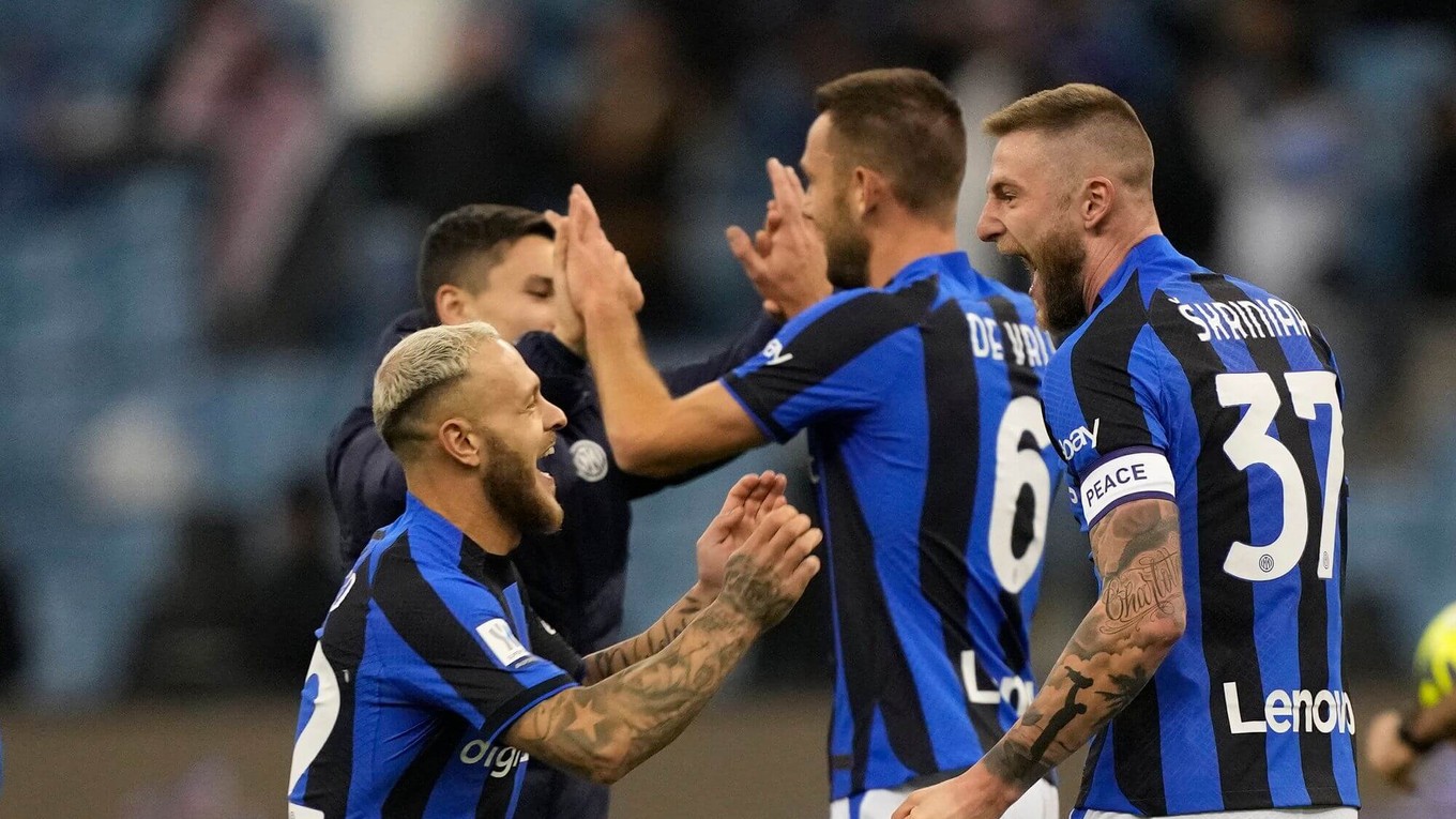 Hráči Inter Miláno sa tešia zo zisku talianskeho Superpohára.