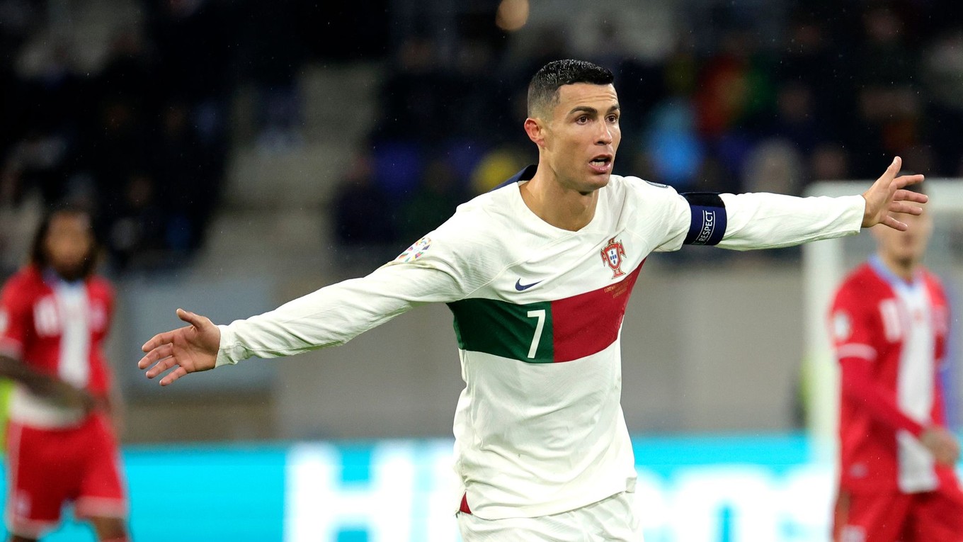 Cristiano Ronaldo sa teší po strelenom góle v zápase Luxembursko - Portugalsko v kvalifikácii EURO 2024.