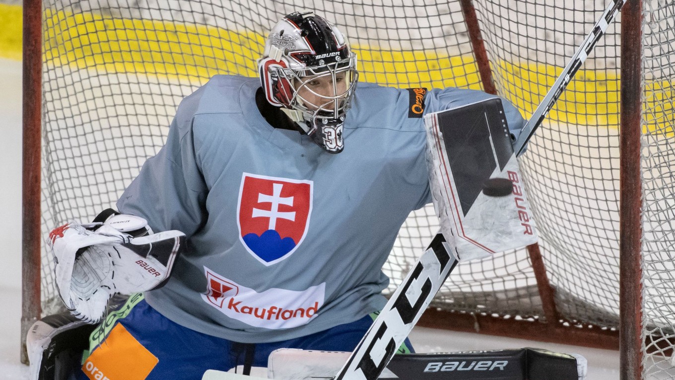 Na snímke brankár Šimon Latkóczy počas tréningu slovenskej hokejovej reprezentácie.