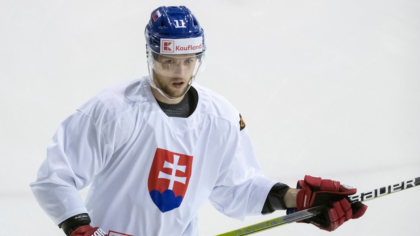 Na snímke Martin Gernát počas tréningu slovenskej hokejovej reprezentácie.