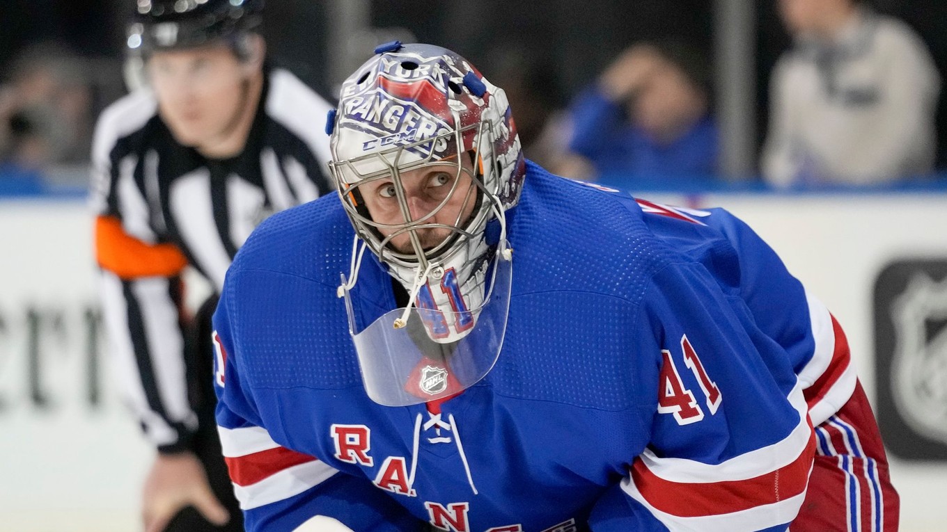 Slovenský brankár Jaroslav Halák v drese New Yorku Rangers.