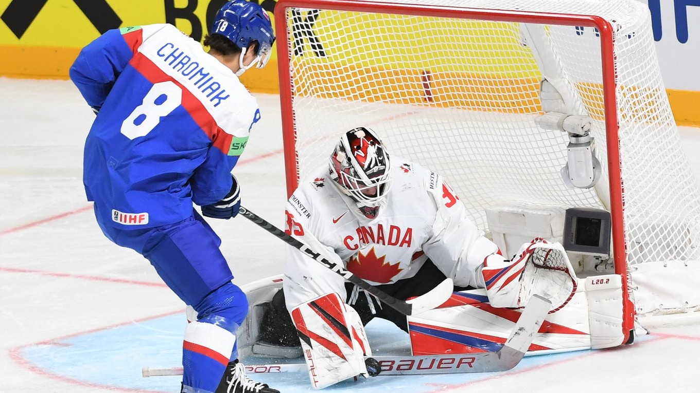 Martin Chromiak v samostatnom nájazde v zápase Slovensko - Kanada na MS v hokeji 2023.