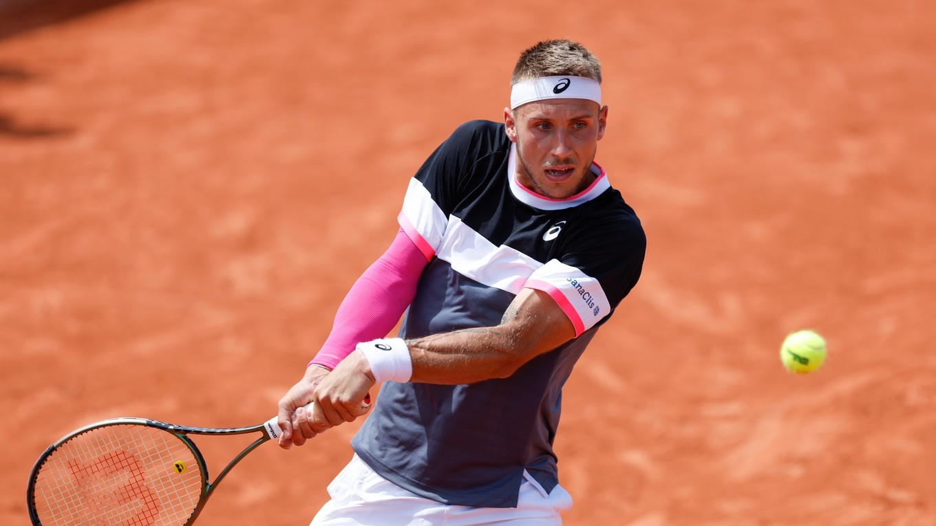 Slovenský tenista Alex Molčan počas Roland Garros 2023.