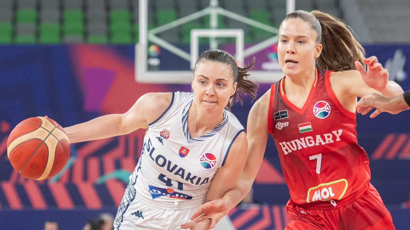 Barbora Wrzesiňská (vľavo) v drese Slovenska.
