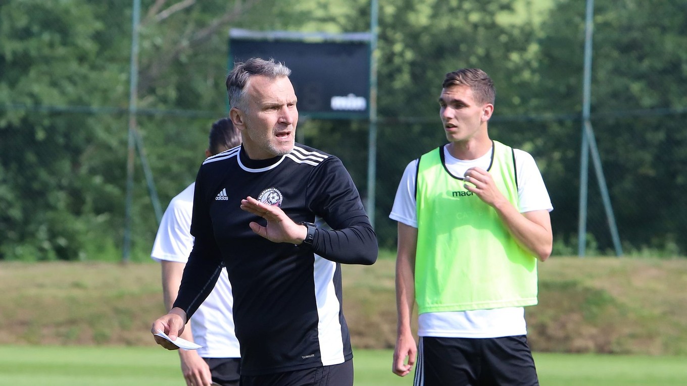 Tréner FK Železiarne Podbrezová Roman Skuhravý odštartoval letnú prípravu.