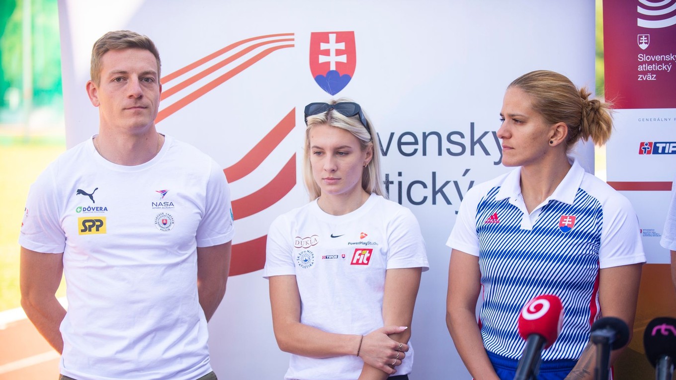 Zľava šprintér Ján Volko, prekážkárka Viktória Forster a šprintérka Monika Weigertová.