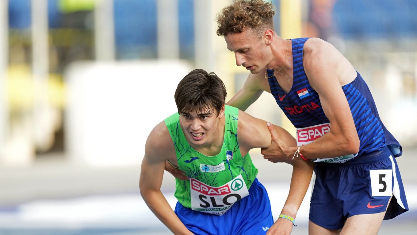 Vid Botolin a Dino Bošnjak počas behu na 5000 metrov. 