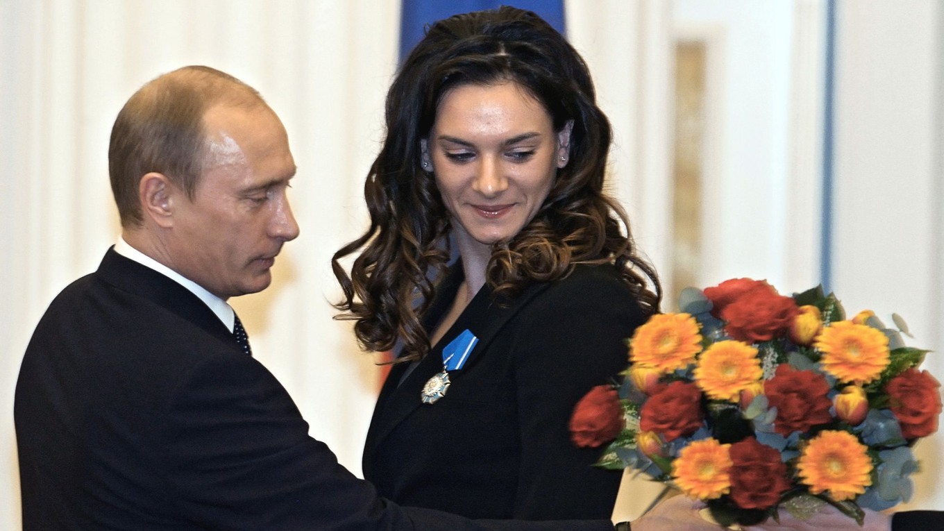 Jelena Isinbajevová podporovala ruského prezidenta a od roku 2017 bola členkou Putin tímu.