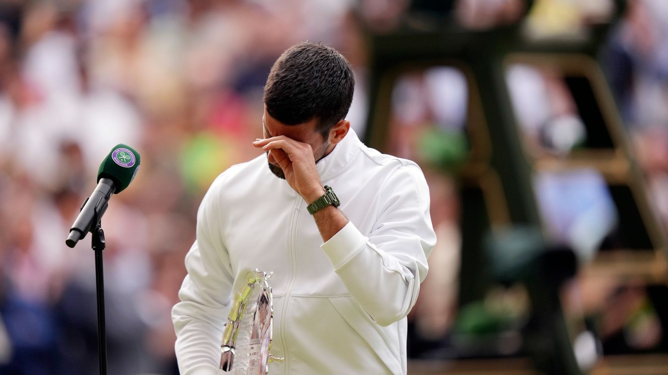 Novak Djokovič sa neubránil slzám po prehre s Carlosom Alcarazom.