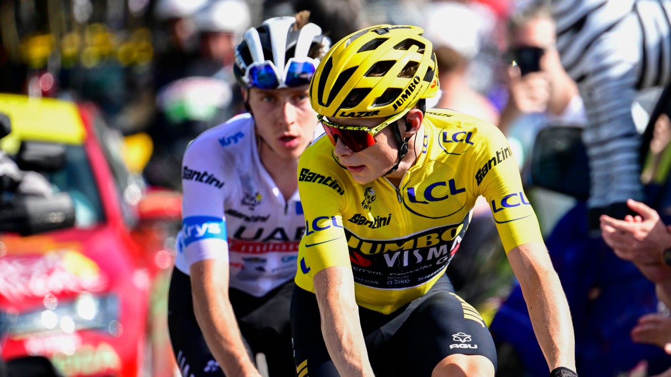 Jonas Vingegaard v súboji s Tadejom Pogačarom o kráľa Tour de France 2023. 