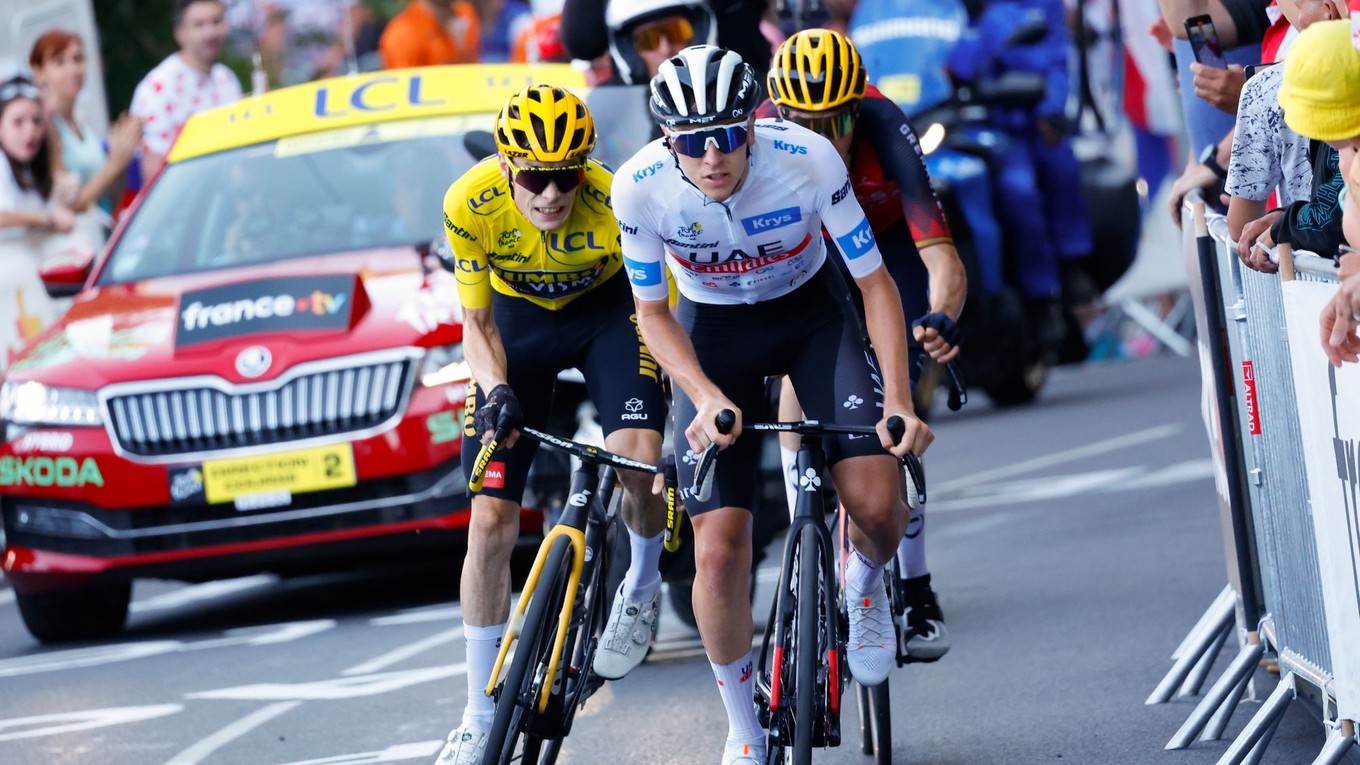 Tadej Pogačar a Jonas Vingegaard stále bok po boku na Tour de France 2023. 