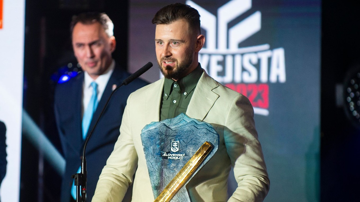 Tomáš Tatar získal hlavnú cenu Hokejista roka 2023.