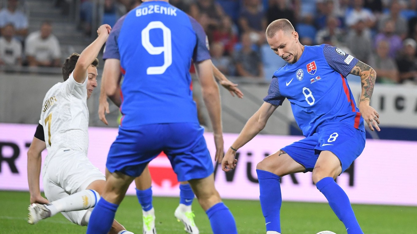 Ondrej Duda v kvalifikačnom zápase J-skupiny na EURO 2024 Slovensko - Lichtenštajnsko.