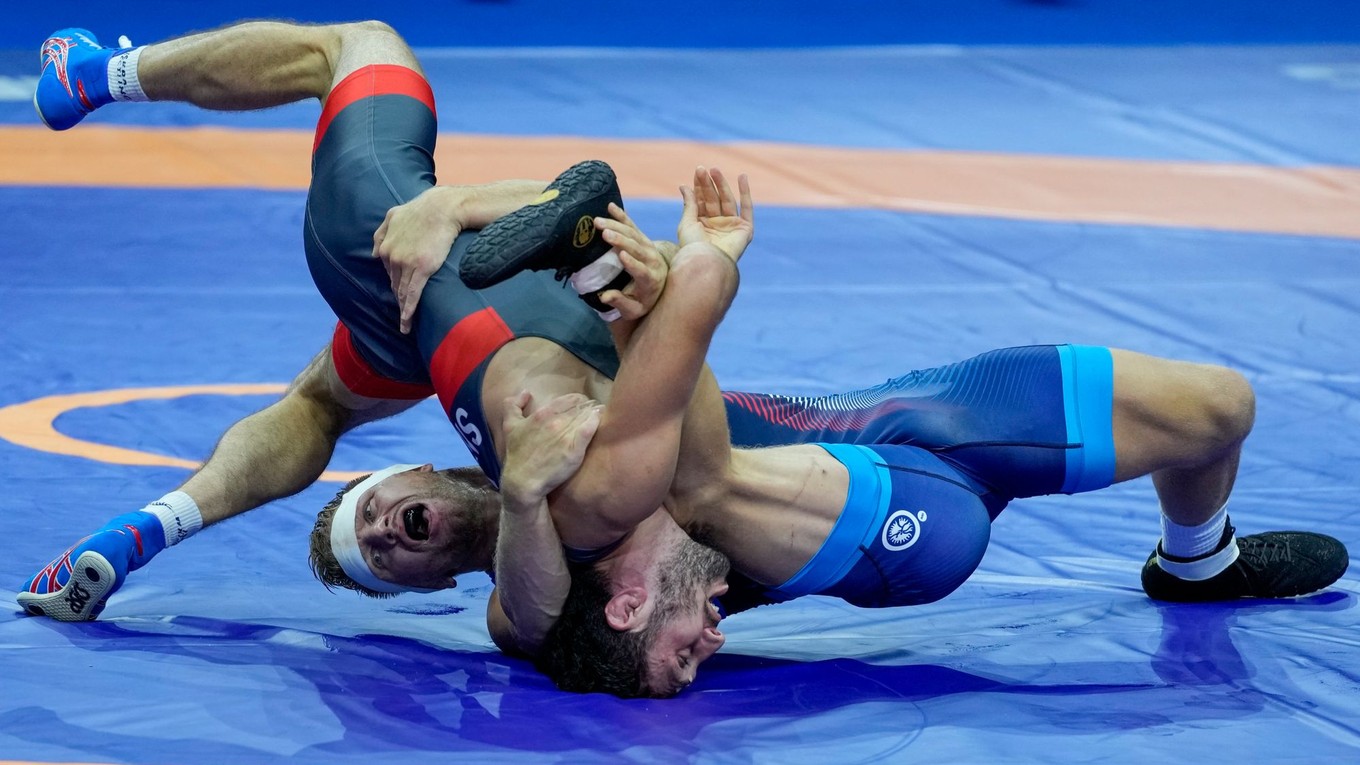 Zaurbek Sidakov (vľavo).