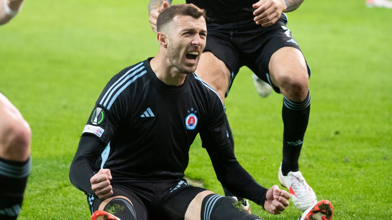 Aleksandar Čavrič sa teší po strelenom góle v zápase NK Olimpija Ľubľana - ŠK Slovan Bratislava.