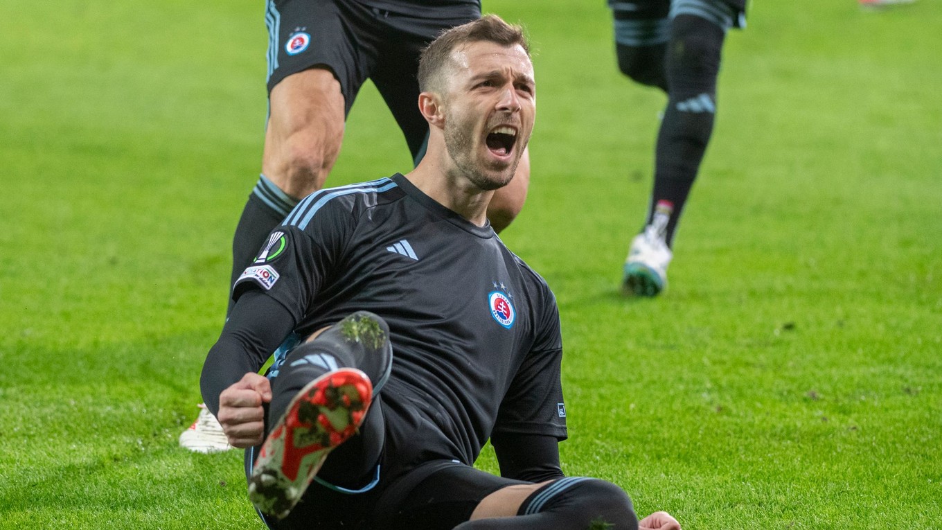 Aleksandar Čavrič sa teší po góle v zápase Olimpija Ľubľana - ŠK Slovan Bratislava.