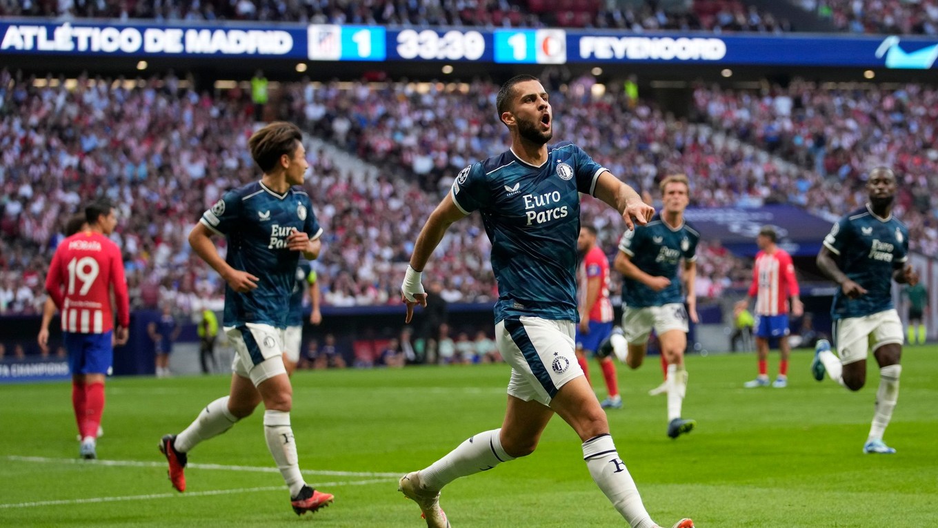 Dávid Hancko oslavuje gól do siete Atlética Madrid v Lige majstrov.