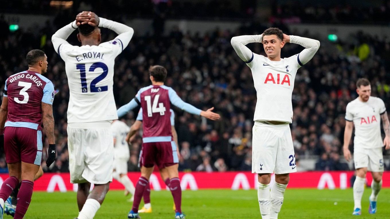 Fotka zo zápasu Aston Villa - Tottenham Hotspur.